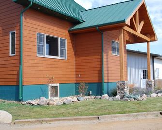 Lodge In Webster Hywy 12 & 25 Located On Site With Pereboom Cafe - Webster - Building