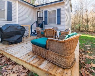 The Bike Path House! Va Capital Trail Access Fun! - Charles City - Patio