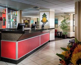 Quiet Seattle Spot | Perfect for Couple: Bustling University Village - Seattle - Front desk