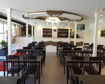 Akena Claye-Souilly - Gressy - Restaurant