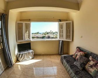 Cozy 2br Apt Ls #4 - Safaga - Wohnzimmer