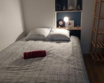 Le Nid, petit studio cosy et central - Besançon - Bedroom