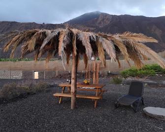 House in a natural space near the sea. - Fuencaliente de la Palma - Patio