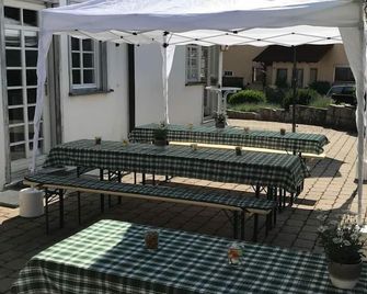 Hotel Hohe Schule - Bad Überkingen - Patio