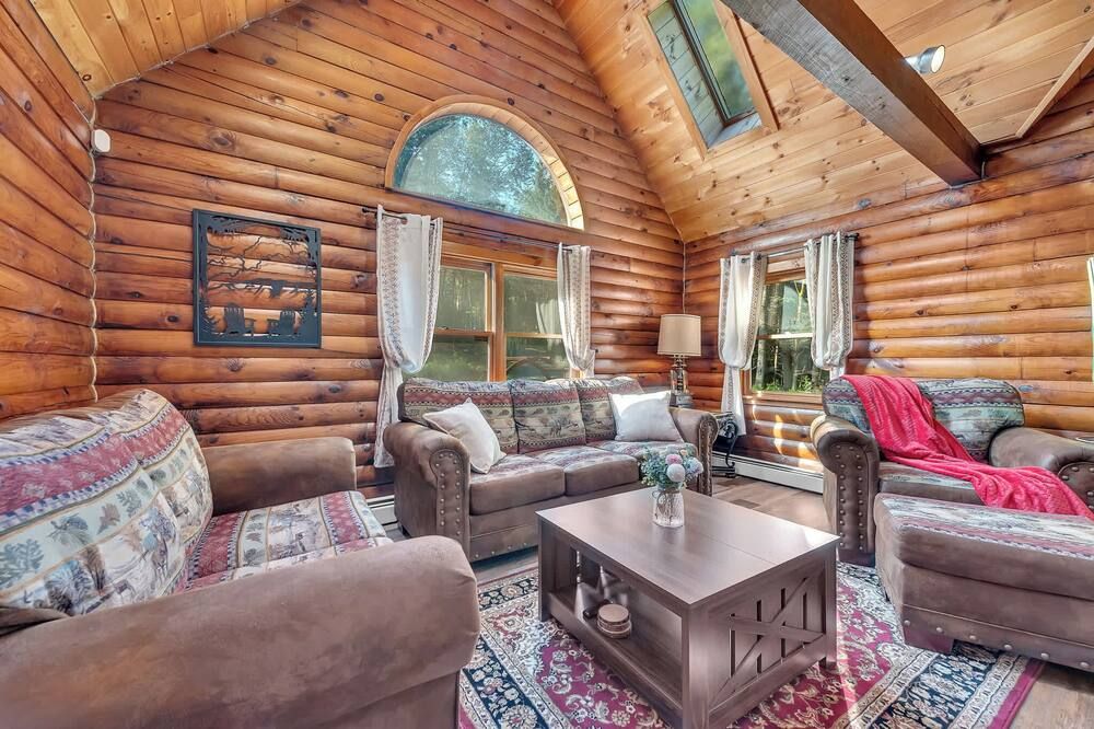 Secluded Log Cabin w/ Hot Tub, Fire Pit, Game Room