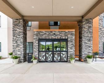Sleep Inn and Suites West Des Moines near Jordan Creek - West Des Moines - Building