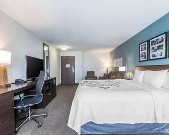 Sleep Inn and Suites West Des Moines near Jordan Creek - West Des Moines - Bedroom