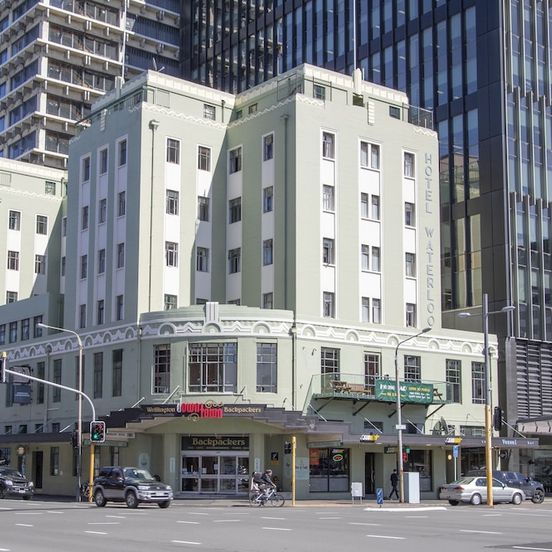 Building view of Hotel Waterloo & Backpackers