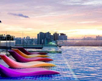 ibis Styles Manila Araneta City - Quezon City - Pool