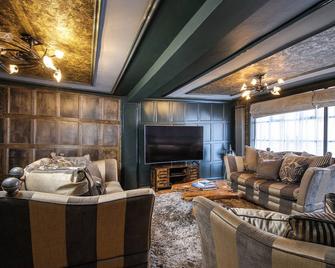 The Famous Harry Potter House - Saffron Walden - Living room