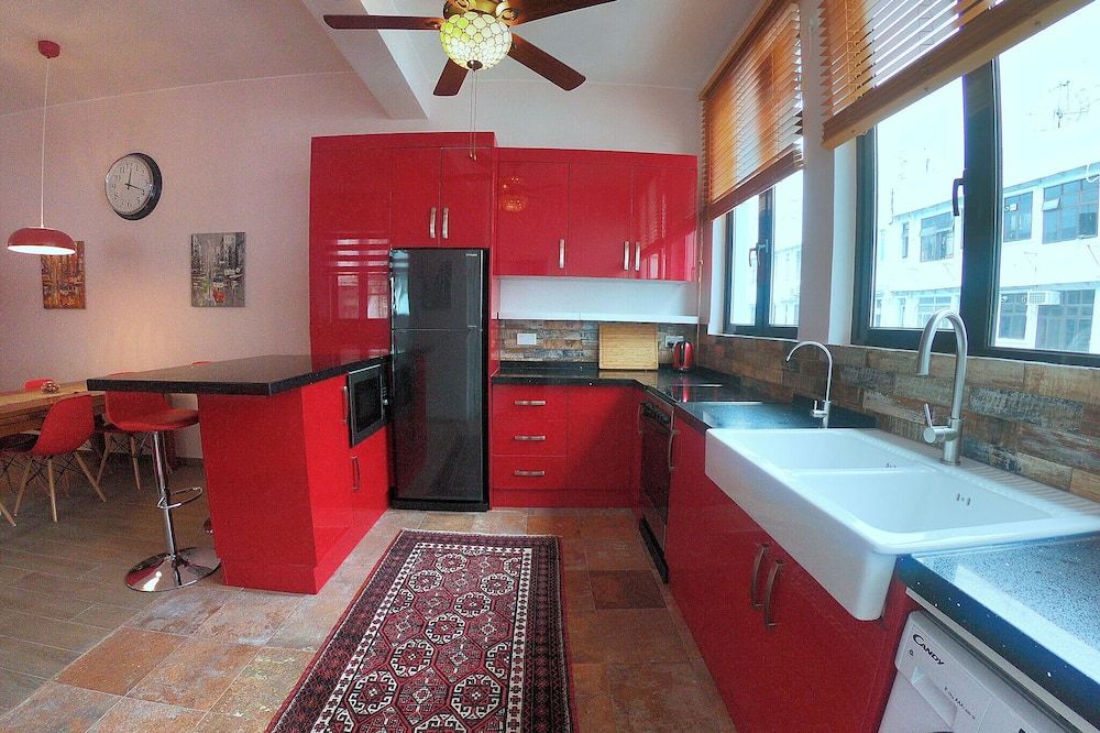 2 Bedroom Apartment beautifully decorated in the centre of Sai Kung Town. - Hong Kong - מטבח