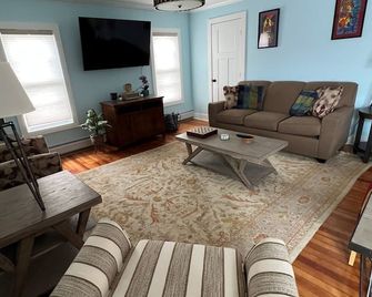 Private getaway in Dunkirk NY! - Dunkirk - Sala de estar