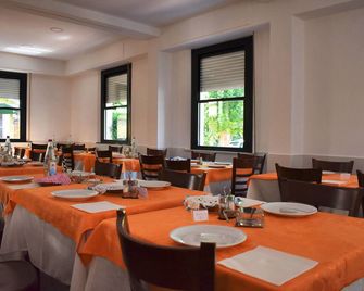Hotel Urbinati - בלאריה איג'אה מרינה - מסעדה
