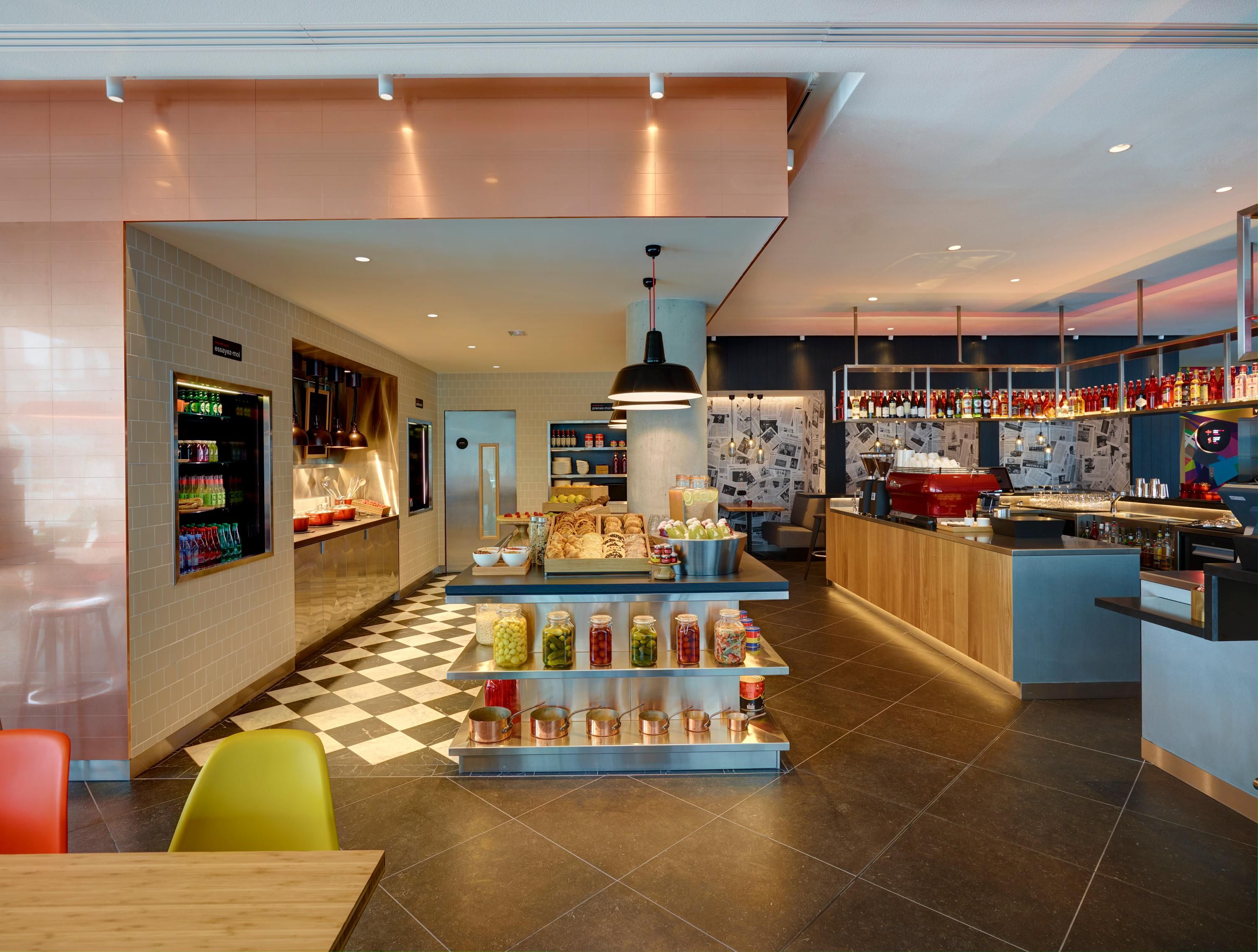 سيتيزنم باريس لا ديفونس - بوتو - بار