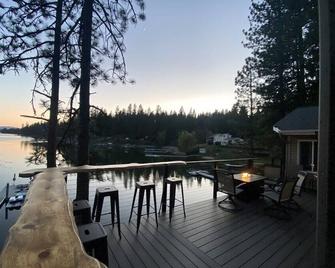 Hayden Lake Waterfront Home W/Boat Dock, across from sand bar! br(No WiFi) - Hayden - Balcón
