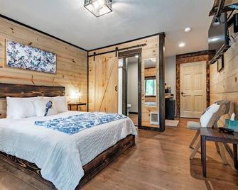 Lake Village Lodge - Coeur d'Alene - Bedroom