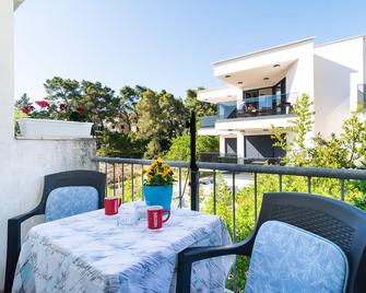 Awesome Apartment In Vrboska With Wifi - Vrboska - Balcony