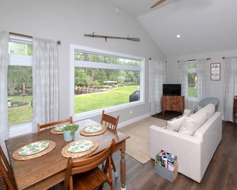 Mullica River Cottage - Waterfront in Sweetwater, NJ Pine Barrens - Hammonton - Comedor