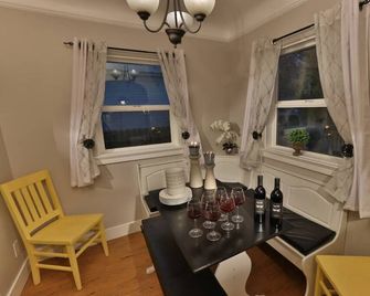 Schoolhouse Extended Stay · Extended Stay Rental - Walla Walla - Jídelna