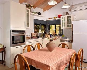 Adilion - Kaẖal - Dining room