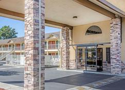Quality Inn & Suites Woodland - Woodland - Gebouw