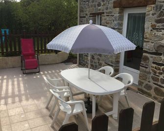 Small house in the heart of the Brocéliande forest, very quiet - Paimpont - Patio