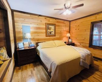 Cottage New River National Park 3 Minutes to the Bridge. Renovated & Hot Tub. - Victor - Schlafzimmer