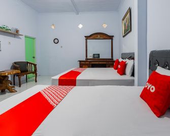 Hotel O Maluku Guest House - Blitar - Bedroom