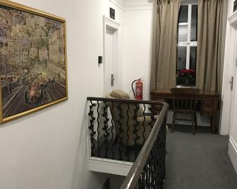 The Dalbury and Palmer - Sheffield - Pasillo