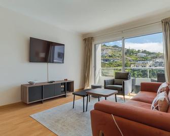 Atlantic Dutchman - Santa Cruz - Living room