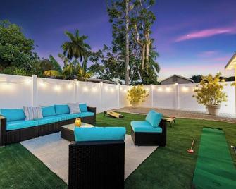 The Vibrant Retreat - Villa With Private Patio - North Miami - Patio