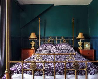 The Bear Bread Bakery B&B, Ensuite rooms above the Bakery, Colyton - Colyton - Bedroom