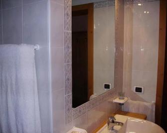Villa Ilaria - Caderzone - Badkamer