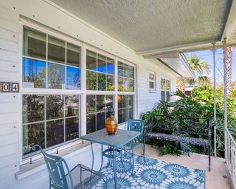 Home Away from Home Daytona 3 Bedroom - South Daytona - Balcony