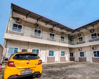 Hotel O Putri Homestay Syariah Near Spbu 14.282.694 (Air Hitam) - Pekanbaru - Gebouw