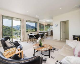 Hilltop Getaway - Nelson - Sala