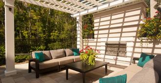 TownePlace Suites by Marriott Charleston Airport/Convention Center - North Charleston - Patio