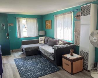 Funky rustic chic cottage - Lexington - Living room