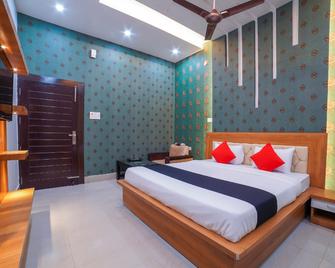 Hotel O Corinthian - Rudrapur - Bedroom