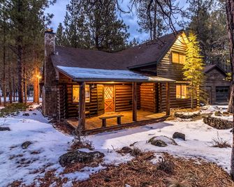 Remodeled Sisters Cabin - Hot Tub - Dog Friendly! - Sisters - Building