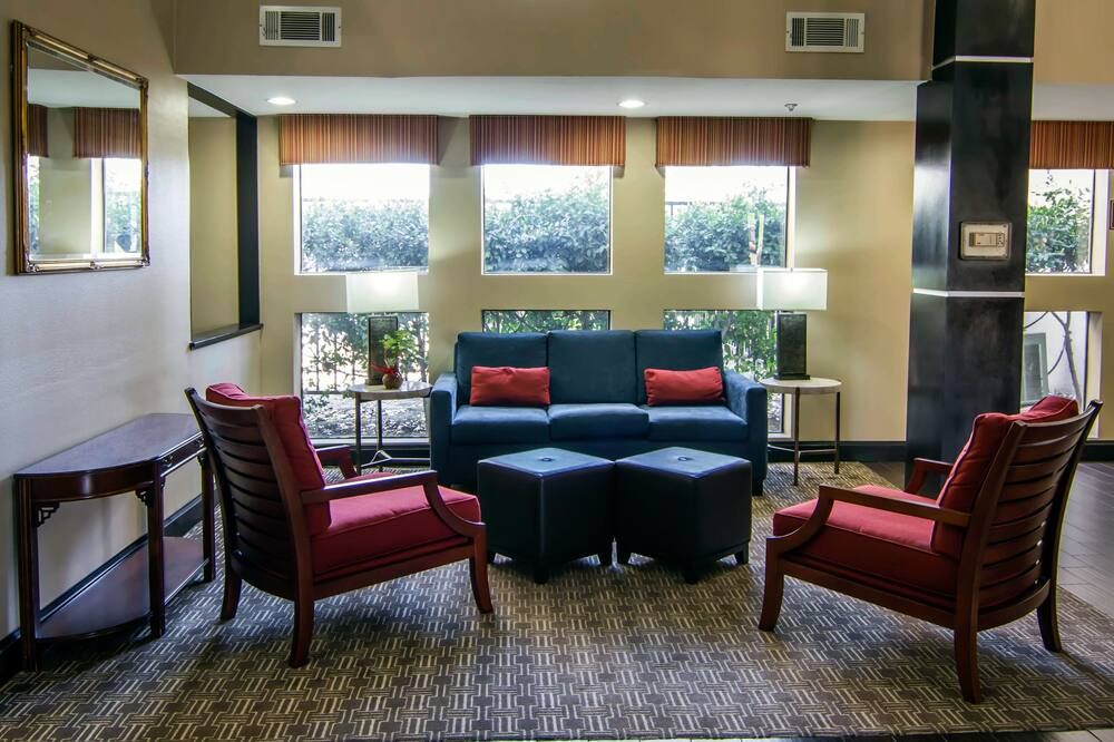 Comfort Inn & Suites Love Field-Dallas Market Center - דאלאס - טרקלין