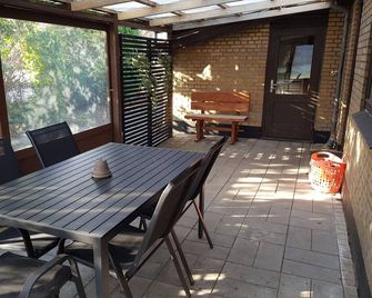 Central Apartment Billund - 500 m from LegoHouse - Billund - Patio