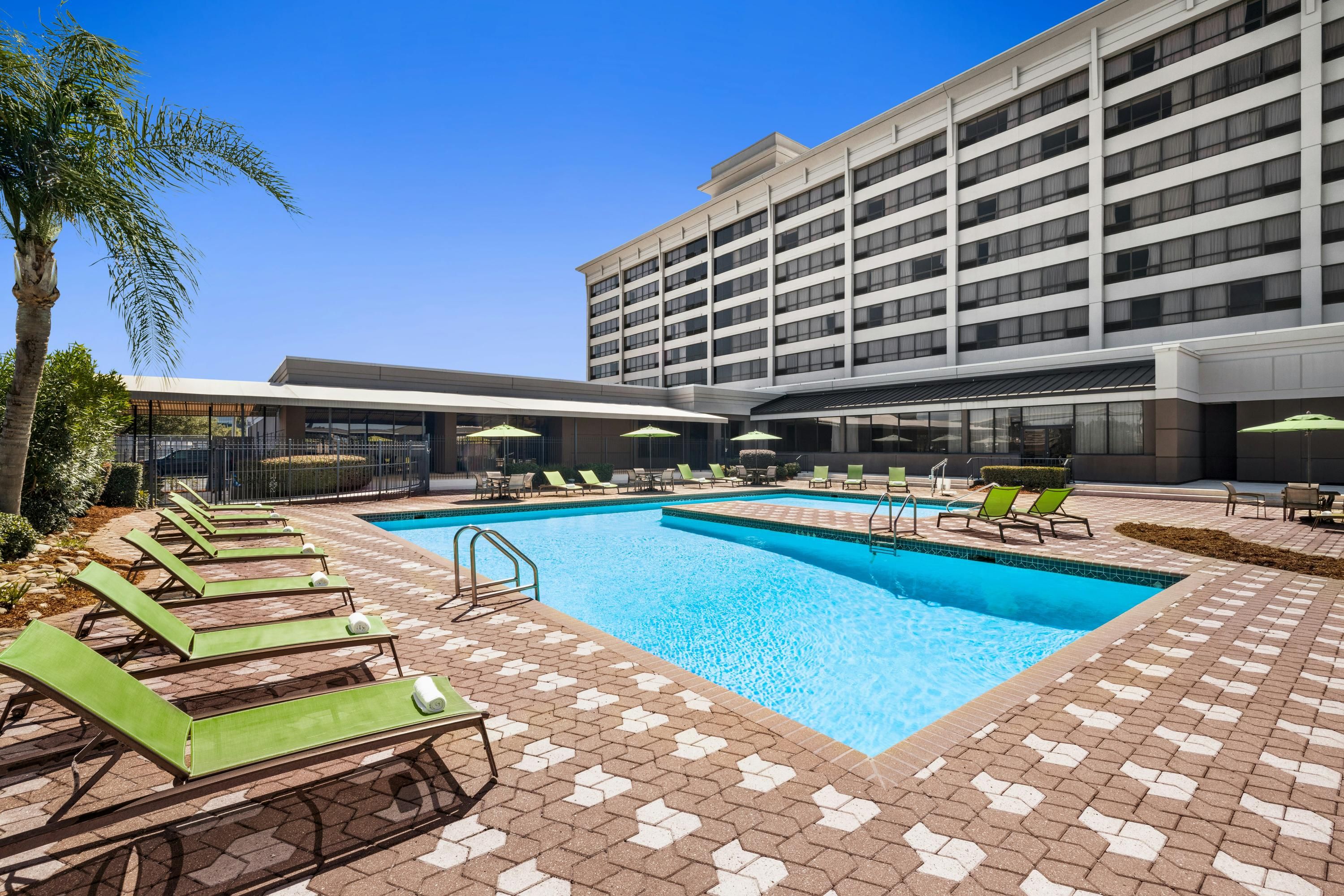 DoubleTree by Hilton New Orleans Airport - Kenner - Pool