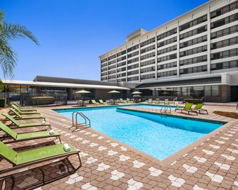DoubleTree by Hilton New Orleans Airport - Kenner - Pool