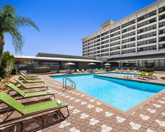 DoubleTree by Hilton New Orleans Airport - Kenner - Pool