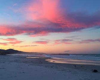 Sandpiper Ocean Cottages - Bicheno - Beach