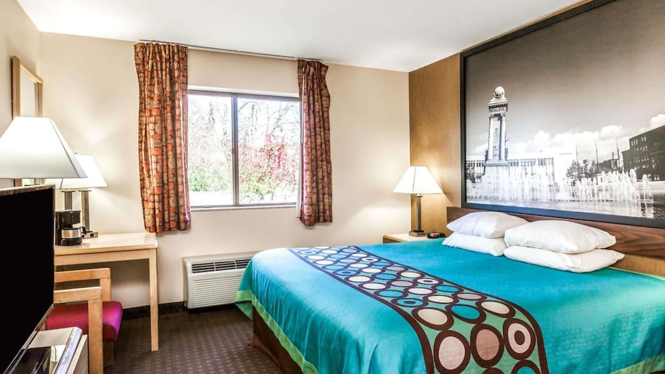 Super 8 by Wyndham Liverpool/Clay/Syracuse Area
