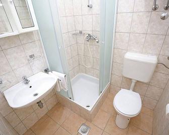Armitage - Family Friendly - A2 - Privlaka - Bathroom