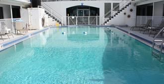 iBeach Resort - Treasure Island - Bể bơi