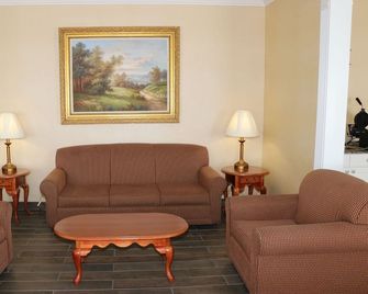 Quality Inn Evansville Eastland Area - Evansville - Wohnzimmer